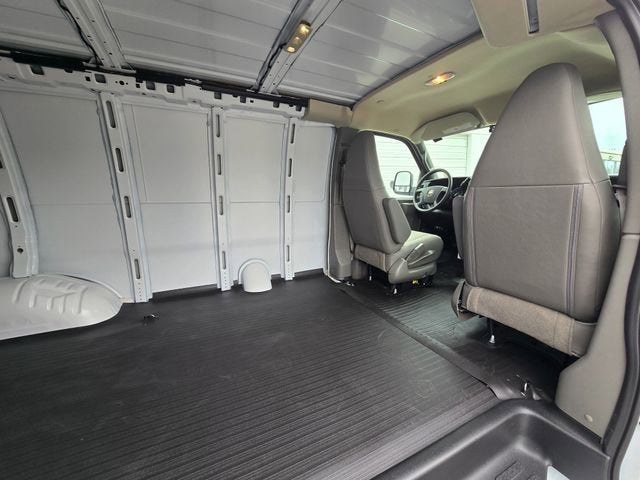 2026 Chevrolet Express Cargo 1WT