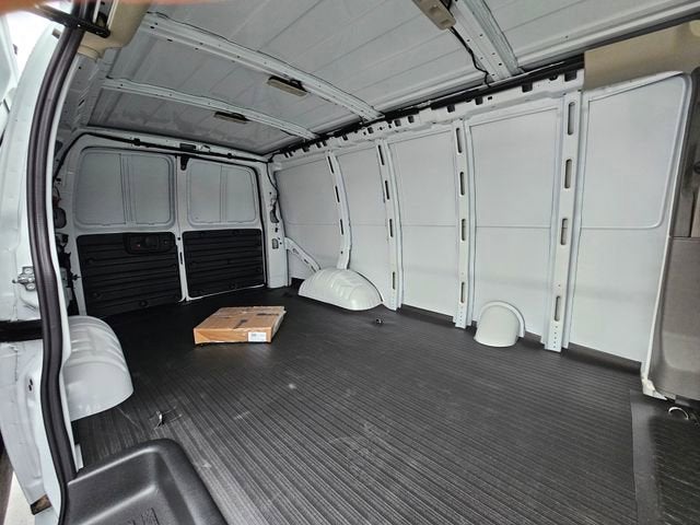 2025 Chevrolet Express Cargo 3500 WT