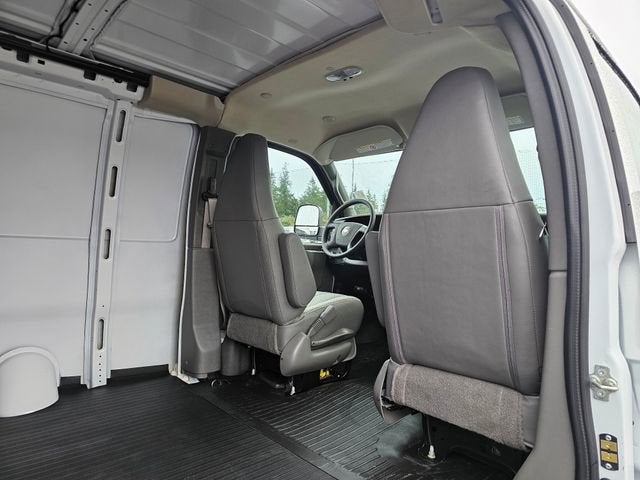 2025 Chevrolet Express Cargo 3500 WT