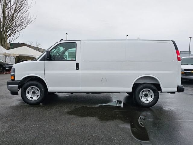 2025 Chevrolet Express Cargo 3500 WT