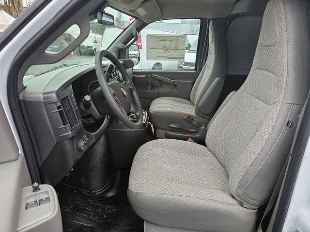 2025 Chevrolet Express Cargo 3500 WT