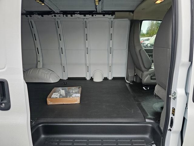 2025 Chevrolet Express Cargo 3500 WT