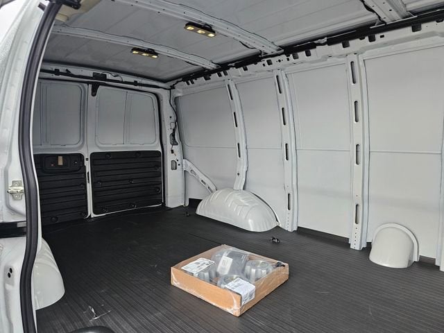 2025 Chevrolet Express Cargo 3500 WT