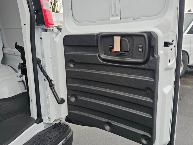 2025 Chevrolet Express Cargo 3500 WT