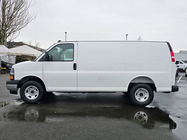 2025 Chevrolet Express Cargo 3500 WT