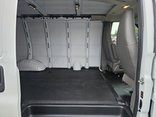 2025 Chevrolet Express Cargo 3500 WT