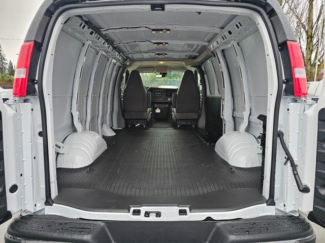 2025 Chevrolet Express Cargo 3500 WT