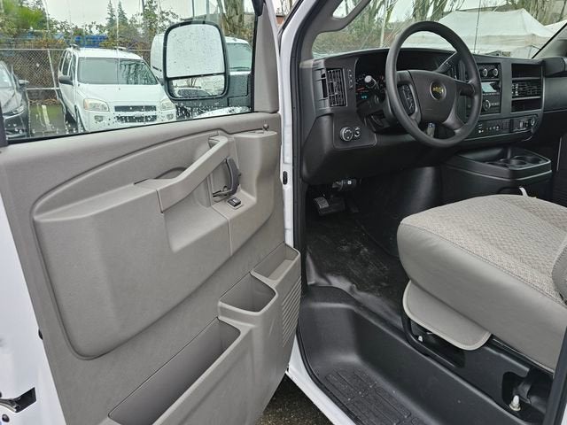 2025 Chevrolet Express Cargo 3500 WT