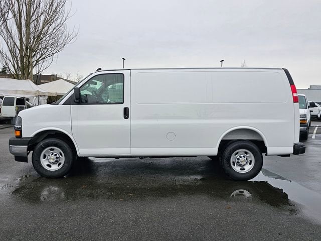 2025 Chevrolet Express Cargo 3500 WT