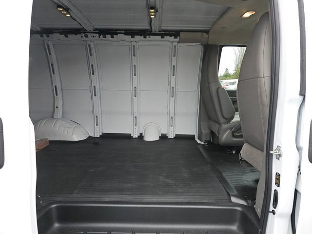 2025 Chevrolet Express Cargo 3500 WT