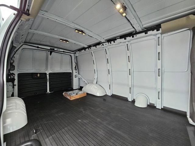 2025 Chevrolet Express Cargo 3500 WT