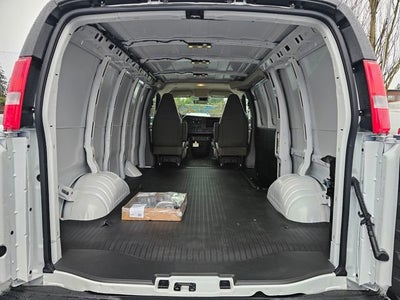2025 Chevrolet Express Cargo 3500 WT