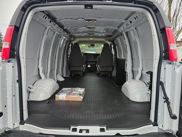 2025 Chevrolet Express Cargo 3500 WT