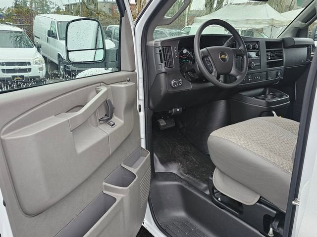 2025 Chevrolet Express Cargo 3500 WT