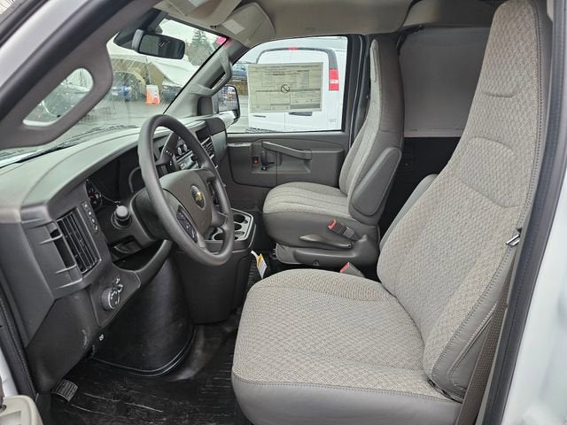 2025 Chevrolet Express Cargo 3500 WT