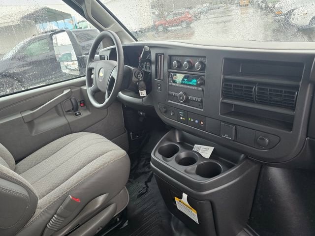 2024 Chevrolet Express Cutaway 3500 1WT