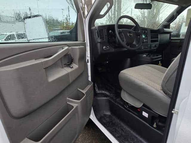 2024 Chevrolet Express Cutaway 3500 1WT