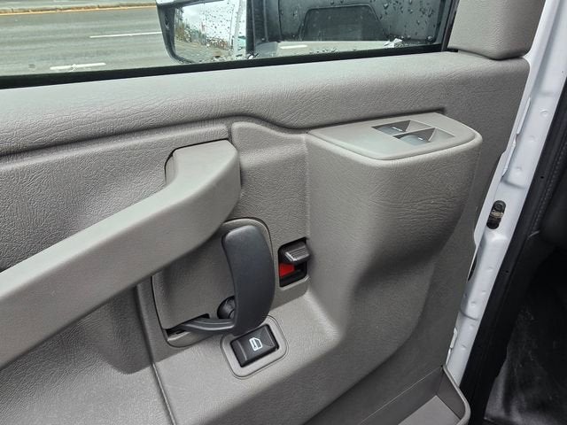 2024 Chevrolet Express Cutaway 3500 1WT