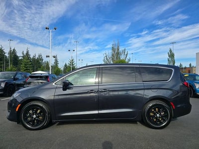 2020 Chrysler Pacifica Touring