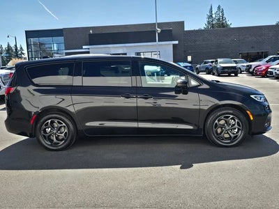 2023 Chrysler Pacifica Hybrid Touring L