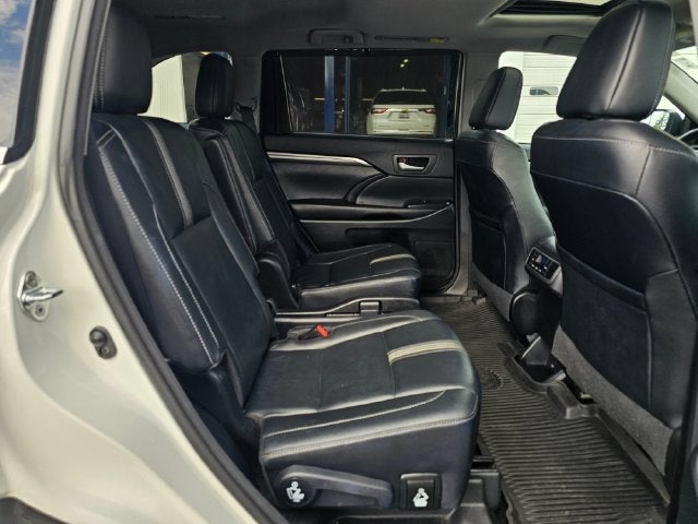 2017 Toyota Highlander SE