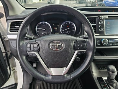 2017 Toyota Highlander SE