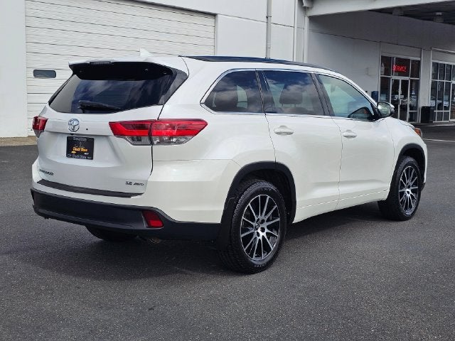 2017 Toyota Highlander SE
