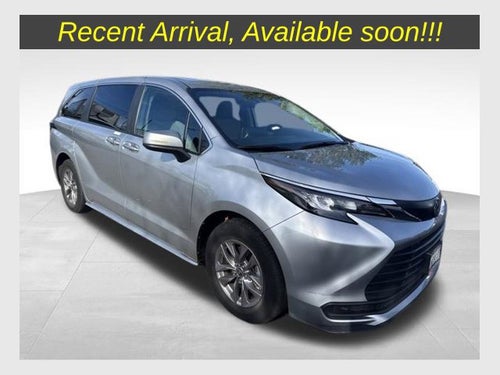 2024 Toyota Sienna LE