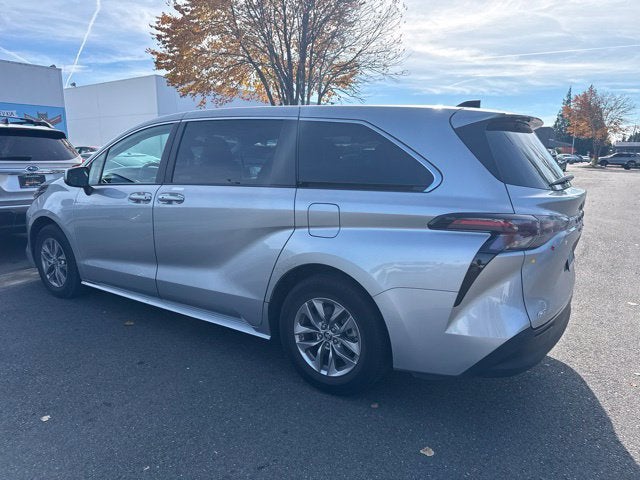 2024 Toyota Sienna LE