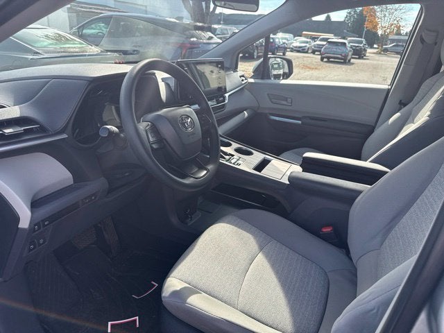 2024 Toyota Sienna LE