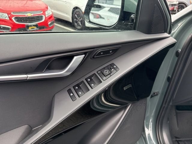 2023 Kia Niro SX Touring