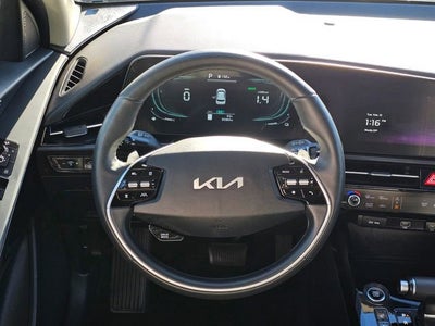 2023 Kia Niro SX