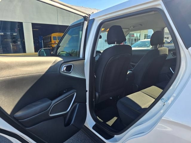 2025 Kia Soul LX - Photo 16